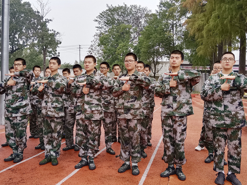 感恩教育學(xué)校,問(wèn)題孩子學(xué)校,素質(zhì)教育學(xué)校