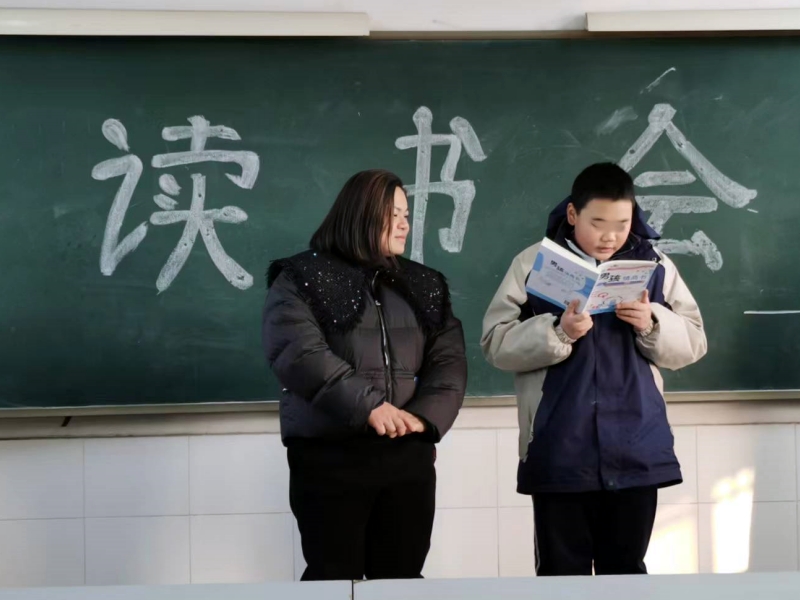 新起點青少年教育專門學(xué)校組織學(xué)員進行讀書分享